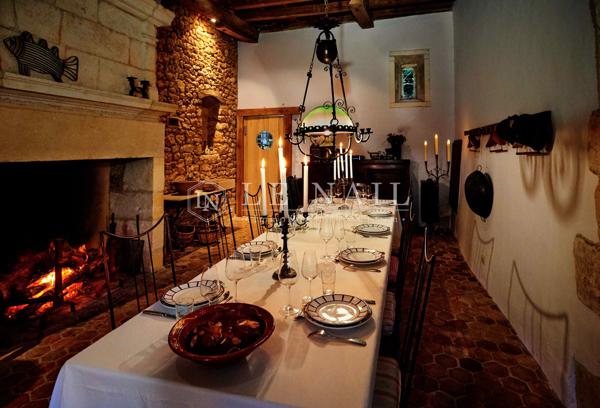 Charmante maison au sein d'un domaine de 10 hectares, en pleine campagne périgourdine