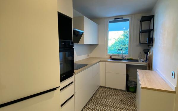Appartement à louer    3 pièces • 70,98 m2 Issy-les-Moulineaux