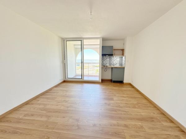 Appartement T2 rénové + terrasse avec vue sur l’étang – CARNON