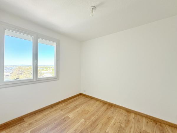 Appartement T2 rénové + terrasse avec vue sur l’étang – CARNON