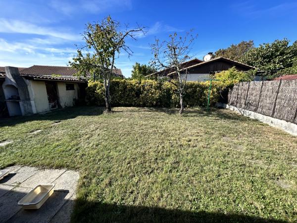 À vendre - Maison mitoyenne 2 côtés, 5 pièces située à Carbon-Blanc (33560)