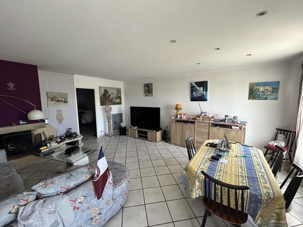 À vendre - Maison mitoyenne 2 côtés, 5 pièces située à Carbon-Blanc (33560)