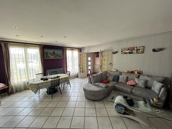 À vendre - Maison mitoyenne 2 côtés, 5 pièces située à Carbon-Blanc (33560)