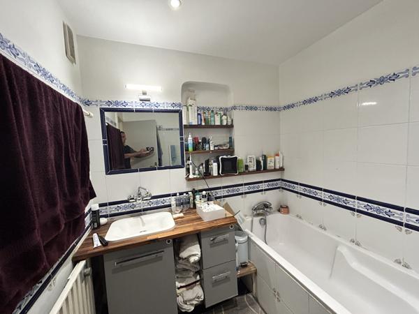 À vendre - Maison mitoyenne 2 côtés, 5 pièces située à Carbon-Blanc (33560)