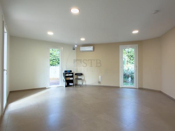Maison de 130m² environ avec potentiel sur 594m2 de terrain à proximité des commodités