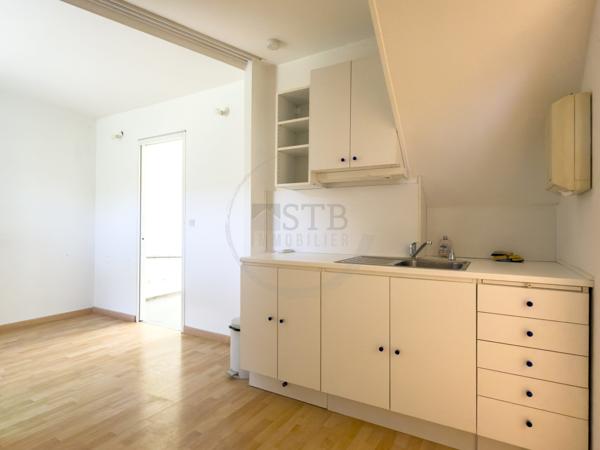Maison de 130m² environ avec potentiel sur 594m2 de terrain à proximité des commodités