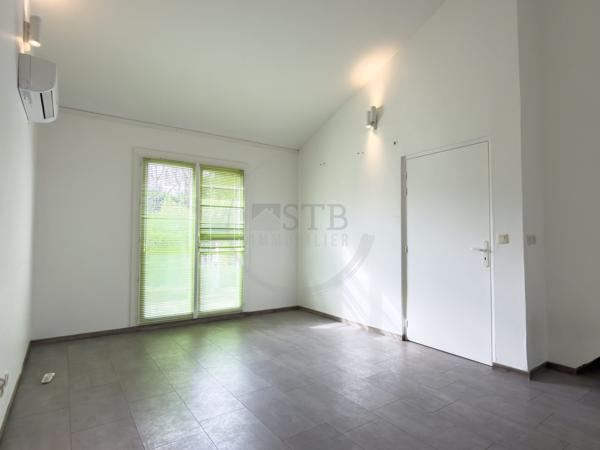 Maison de 130m² environ avec potentiel sur 594m2 de terrain à proximité des commodités