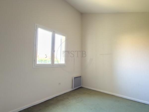 Maison de 130m² environ avec potentiel sur 594m2 de terrain à proximité des commodités