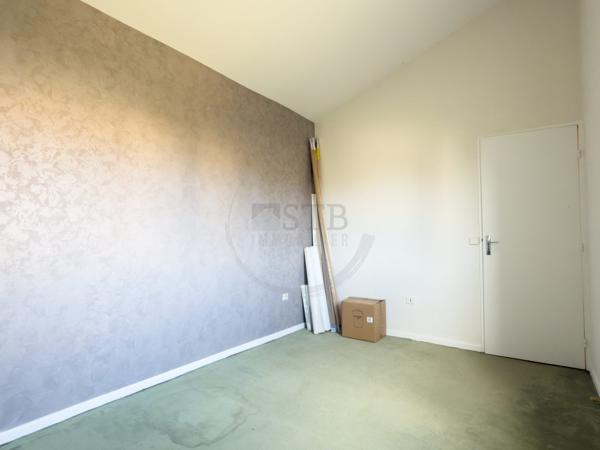Maison de 130m² environ avec potentiel sur 594m2 de terrain à proximité des commodités
