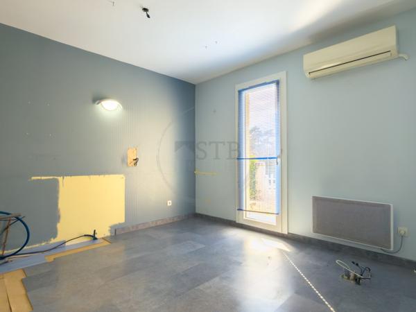 Maison de 130m² environ avec potentiel sur 594m2 de terrain à proximité des commodités