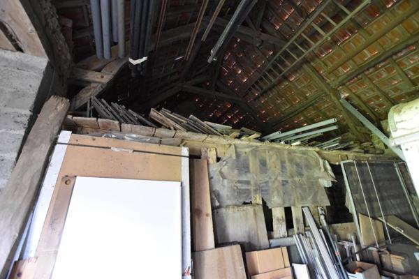 Grange en pierre 1300 m² de terrain.