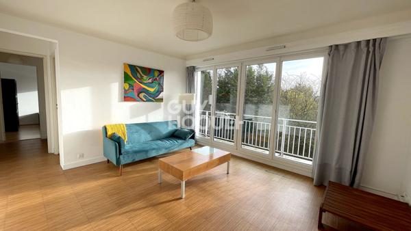 Grand T2 avec balcon au calme St Donatien