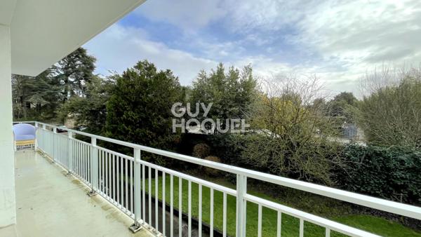 Grand T2 avec balcon au calme St Donatien