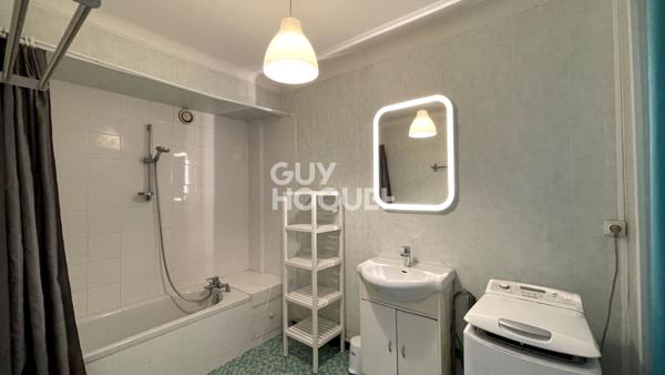 Grand T2 avec balcon au calme St Donatien