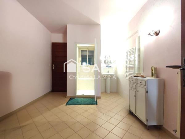 Maison de caractère avec jardin et garage, à quelques pas du centre historique d’Arles