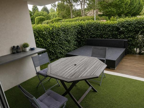 Bel Appartement au rez-de-chaussée avec terrasse et jardinet