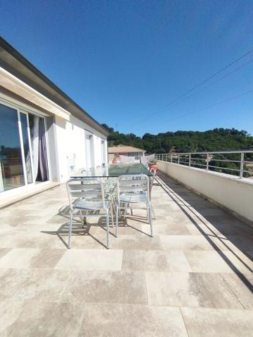 Appartement T5 de 124 m2 avec vue panoramique sur la mer et son jardin à FOLELLI