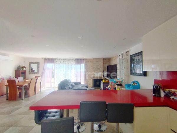 Appartement T5 de 124 m2 avec vue panoramique sur la mer et son jardin à FOLELLI