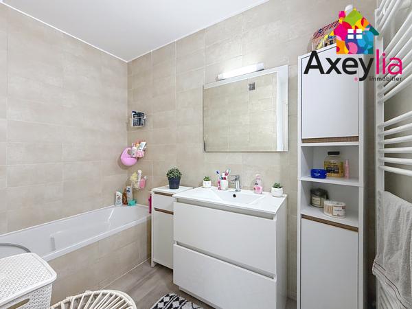 Roanne (42300) A VENDRE - ROANNE CENTRE - PROCHE GARE - APPARTEMENT T5 AVEC QUATRE CHAMBRES, DEUX BALCONS, CAVE ET GARAGE