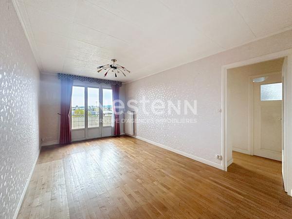 Appartement T4 BRON 3 chambres - Dernier étage - Cave - Garage - Secteur MARNE/PISCINE - 69500 BRON