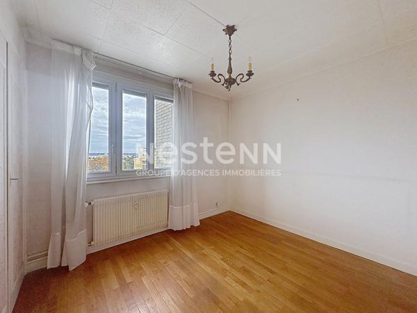 Appartement T4 BRON 3 chambres - Dernier étage - Cave - Garage - Secteur MARNE/PISCINE - 69500 BRON