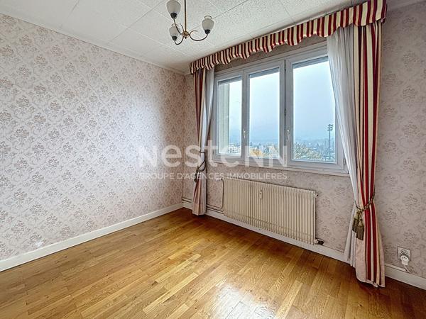 Appartement T4 BRON 3 chambres - Dernier étage - Cave - Garage - Secteur MARNE/PISCINE - 69500 BRON