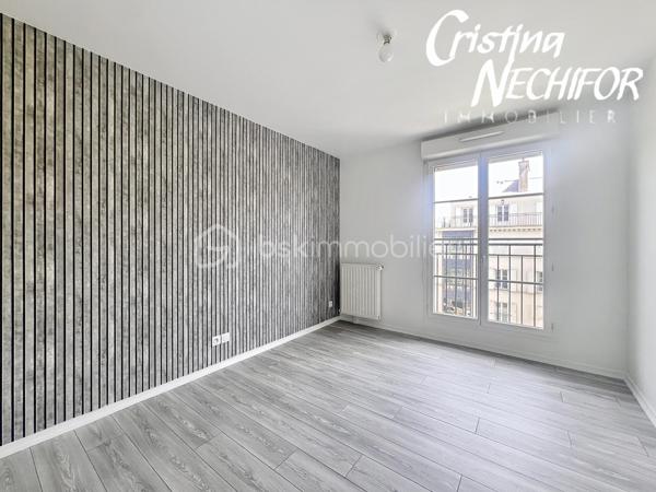 EXCLUSIVITÉ – Dans le centre-ville de SERRIS, à deux pas de toutes les commodités, venez découvrir ce magnifique appartement 4 pièces situé dans une résidence récente de 2017, idéalement placé à proximité du centre commercial Val d’Europe, du Outlet Vallée Village, La Mairie de Serris et de la Place Toscane, des parcs, des lacs, des écoles et des transports.

À seulement 10 minutes à pied du RER A, et à 500m du lycée Émile du Châtelet, à 50m de la Place Toscane, un appartement lumineux offre un cadre de vie exceptionnel dans l’un des meilleurs emplacements de Serris.

Il se compose de :
    •    Une entrée avec placard
    •    Trois chambres lumineuses dont une avec grand placard
    •    Un  séjour lumineux avec cuisine ouverte, entièrement aménagée
    •    Une salle de bains
    •    Une salle d’Eau
    •    Un WC séparé avec lavabo
  

Ce bien est complété par deux places de parking en sous-sol sécurisé.

À ne pas manquer ! Idéal pour une résidence principale ou un investissement patrimonial de qualité.

Pour plus d’informations, contactez-moi dès maintenant!