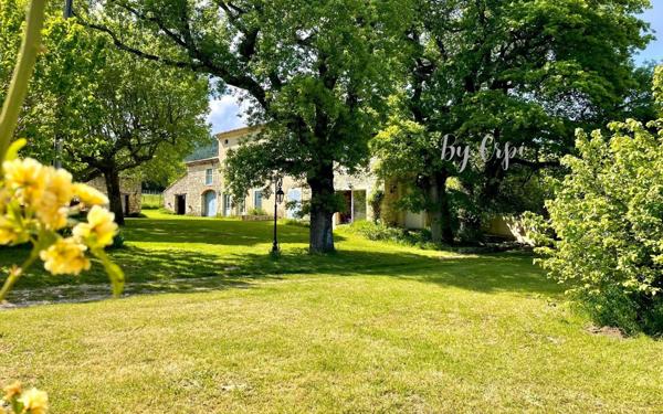 Maison à vendre    8 pièces •  Malataverne