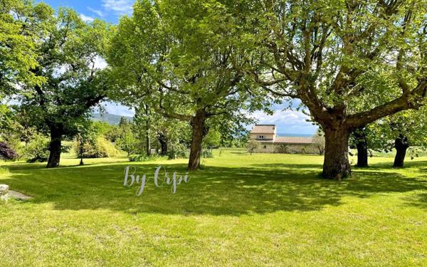 Maison à vendre    8 pièces •  Malataverne