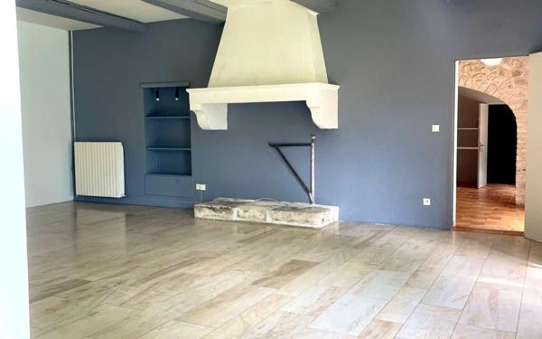 Maison à vendre    8 pièces •  Malataverne