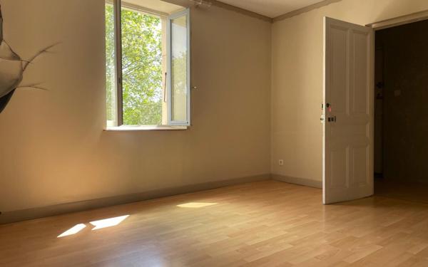 Maison à vendre    8 pièces •  Malataverne