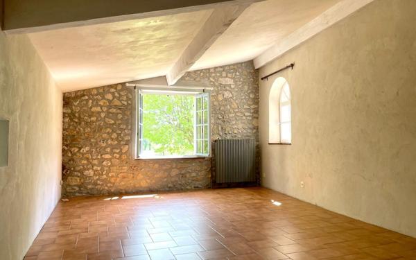 Maison à vendre    8 pièces •  Malataverne