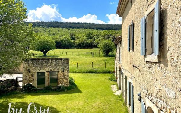 Maison à vendre    8 pièces •  Malataverne