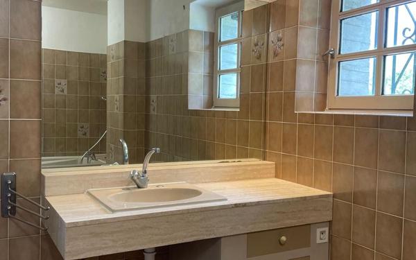 Maison à vendre    8 pièces •  Malataverne