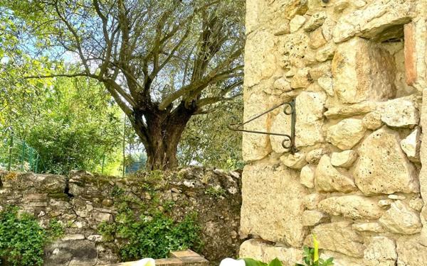 Maison à vendre    8 pièces •  Malataverne