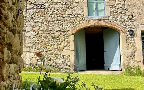 Maison à vendre    8 pièces •  Malataverne