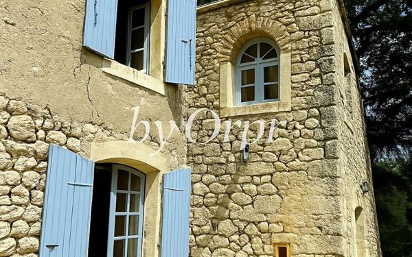 Maison à vendre    8 pièces •  Malataverne