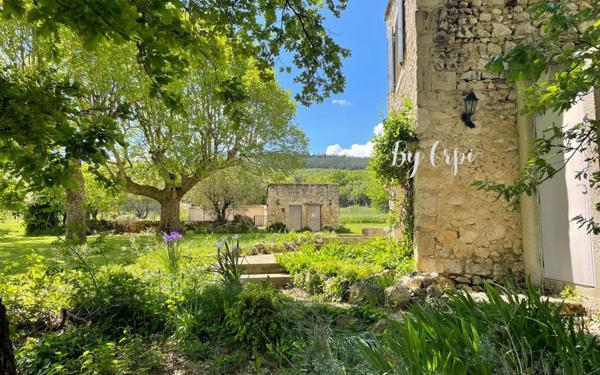 Maison à vendre    8 pièces •  Malataverne