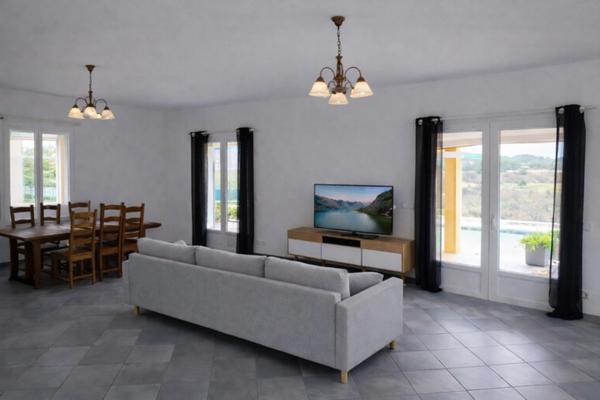 Maison 127 m² — Piscine — Studio indépendant — Vue dégagée — Brignoles