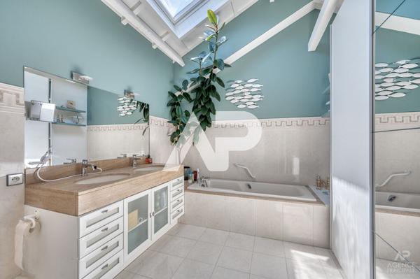 Maison Rueil Malmaison 7 pièce(s) 140m2 €950 000 ** - Référence 19462