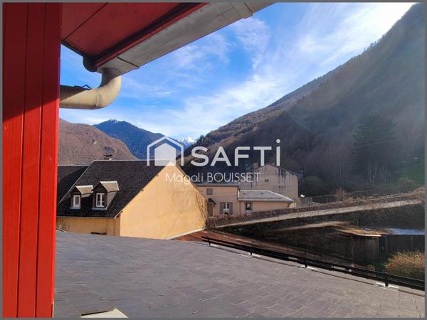 Appartement cosy T4 de 72m², au sol 121m², trois chambres, salle de bain et douche, cave idéal pour entreposer vélos et skis, place de parking aérien.