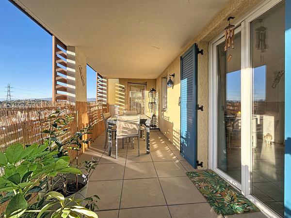 FREJUS - T4 de 112 m² avec terrasse - Résidence récente, proche commerces