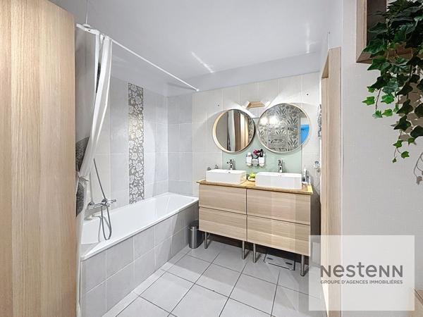 FREJUS - T4 de 112 m² avec terrasse - Résidence récente, proche commerces