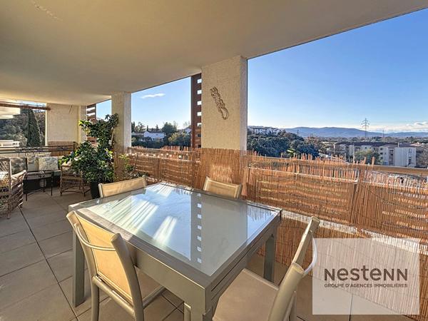 FREJUS - T4 de 112 m² avec terrasse - Résidence récente, proche commerces