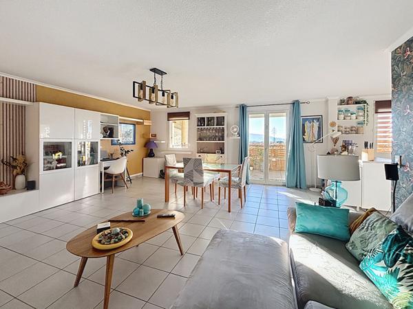 FREJUS - T4 de 112 m² avec terrasse - Résidence récente, proche commerces