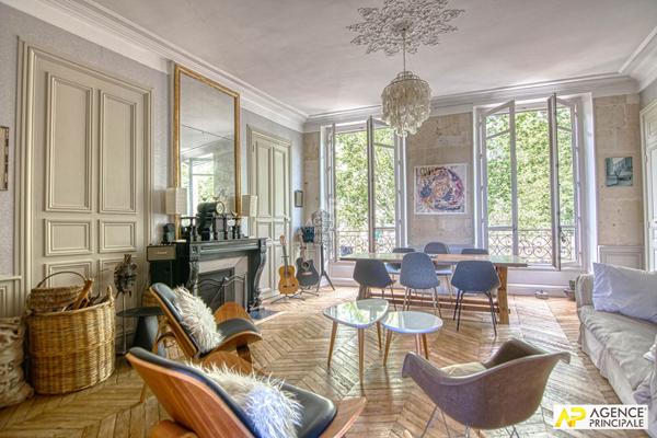 Versailles Notre-Dame Appartement 6 pièces 143.6 m² carrez situé au 2ème étage avec cave et chambre de service €1 345 000 ** - Référence 27704