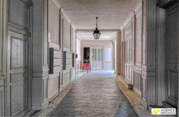 Versailles Notre-Dame Appartement 6 pièces 143.6 m² carrez situé au 2ème étage avec cave et chambre de service €1 345 000 ** - Référence 27704