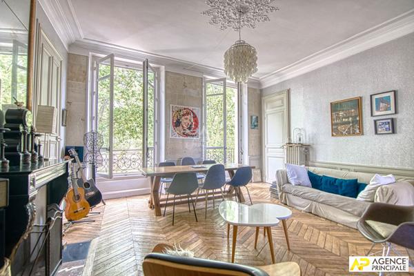 Versailles Notre-Dame Appartement 6 pièces 143.6 m² carrez situé au 2ème étage avec cave et chambre de service €1 345 000 ** - Référence 27704