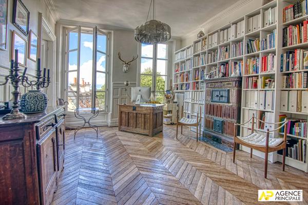 Versailles Notre-Dame Appartement 6 pièces 143.6 m² carrez situé au 2ème étage avec cave et chambre de service €1 345 000 ** - Référence 27704