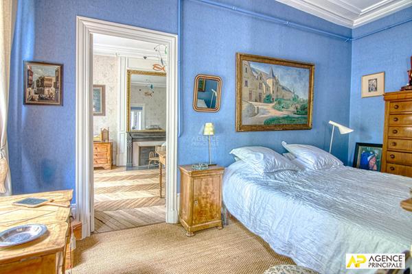 Versailles Notre-Dame Appartement 6 pièces 143.6 m² carrez situé au 2ème étage avec cave et chambre de service €1 345 000 ** - Référence 27704
